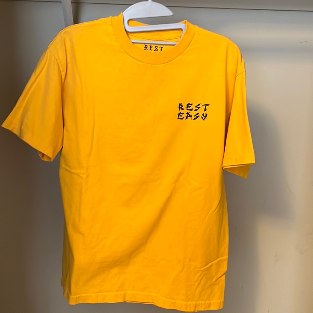 Mens size medium Rest Easy geisha shirt, bright gold